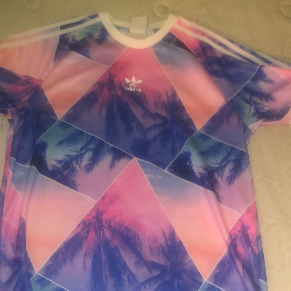 Men’s large adidas graphic tee